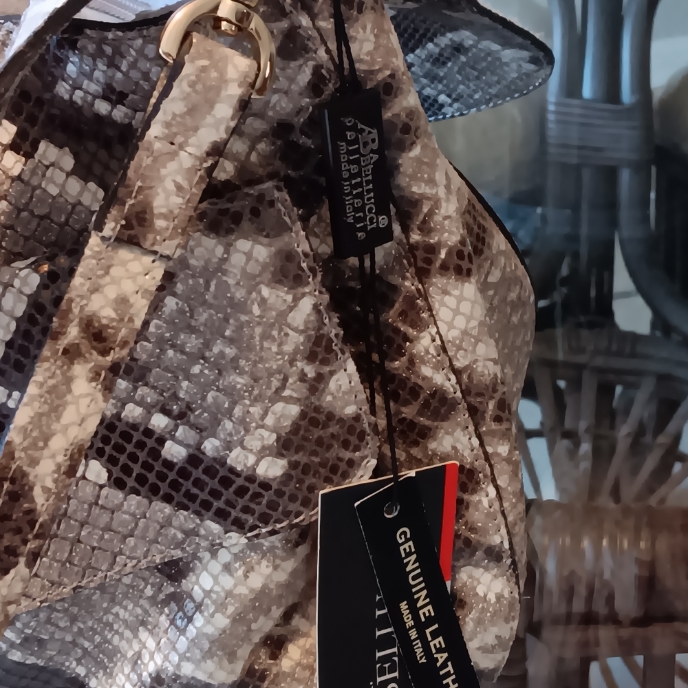 ABullucci Handbag! - Picture 6 of 16